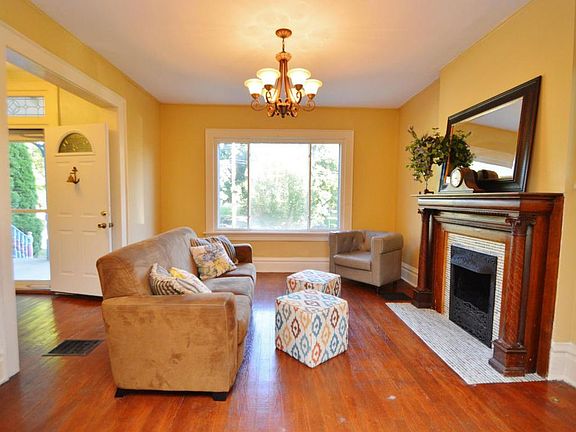 3rd image of 1597 Franklin Park S