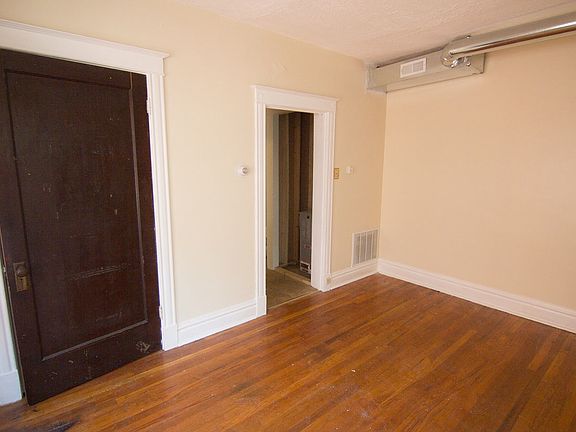 4th image of 3135 Halliday Ave