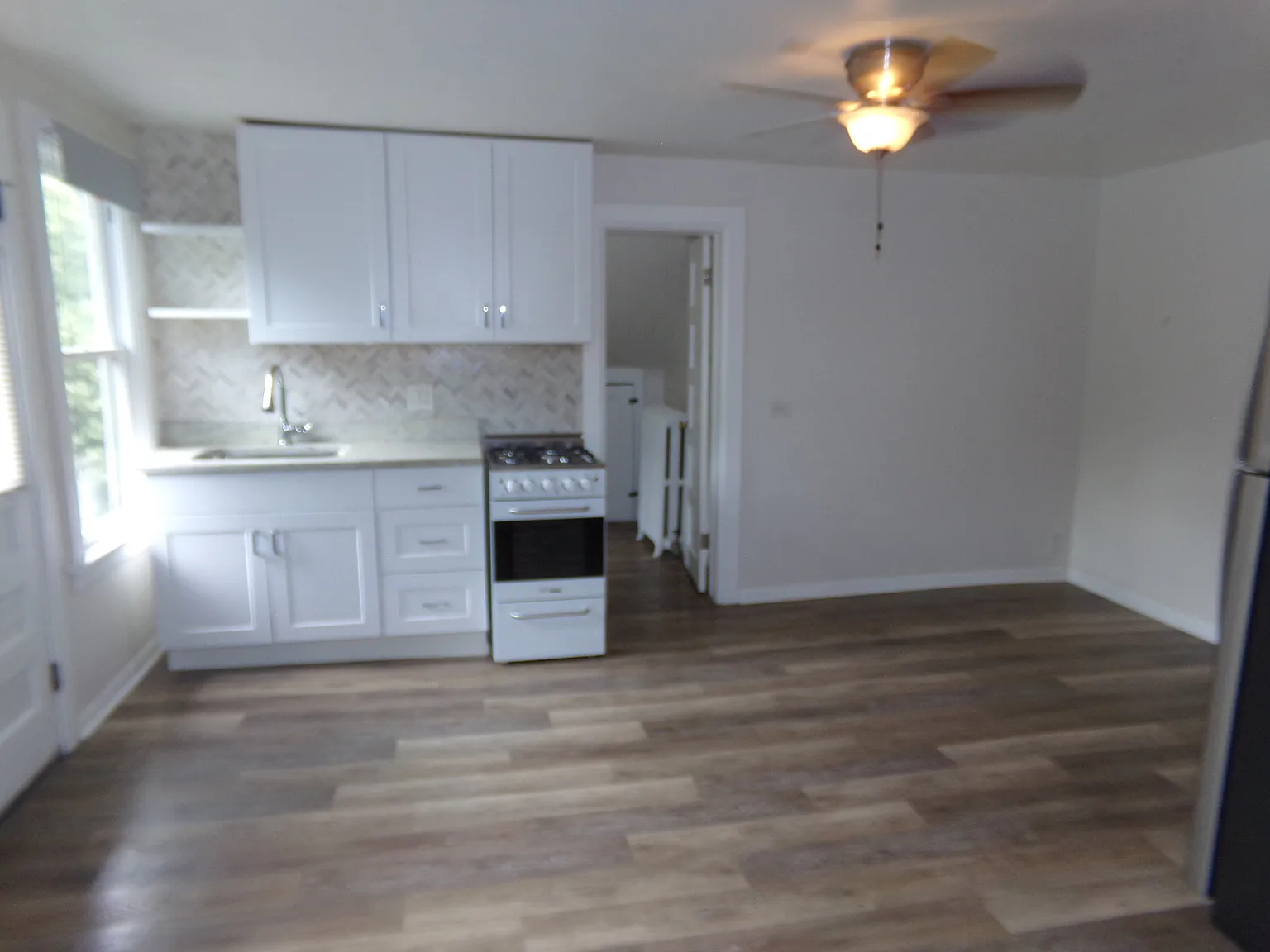 Studio, 308 sqft, $900 — Photo 1
