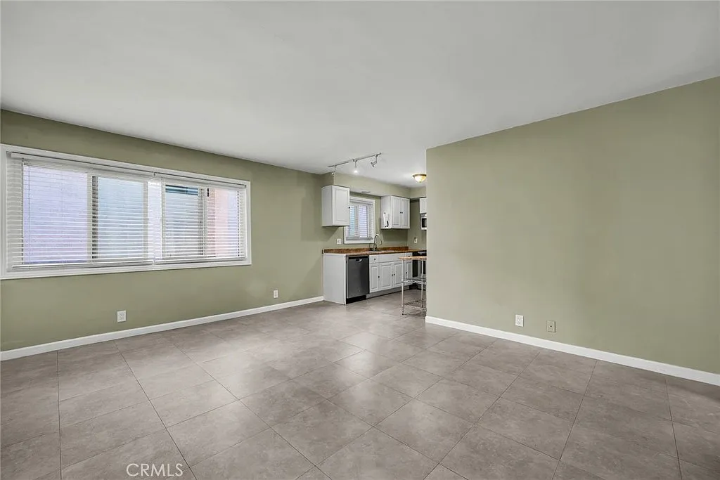 417 N Broadway — Photo 2