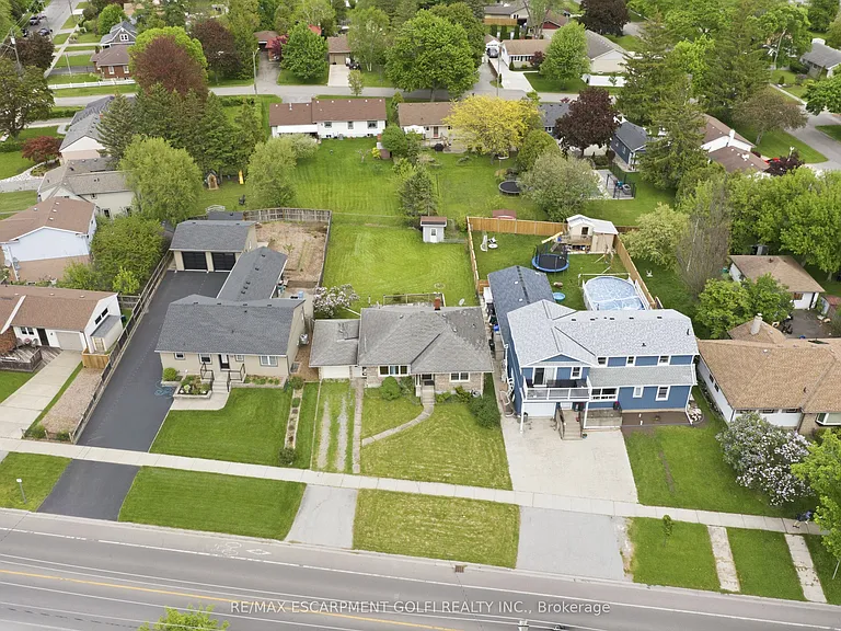 602 Geneva St — Photo 32