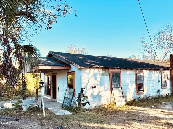 861 8th Ave, Graceville, FL 32440