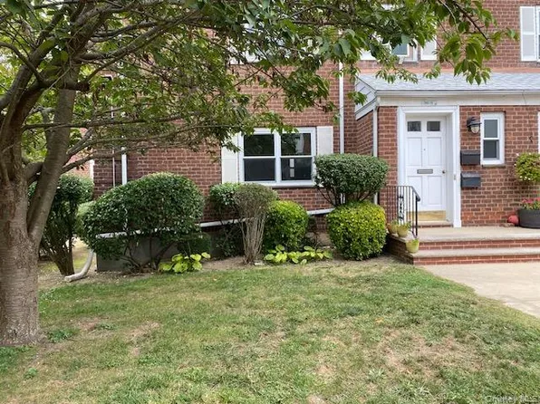 260-18 75th Avenue 1st fl, Glen Oaks, NY 11004