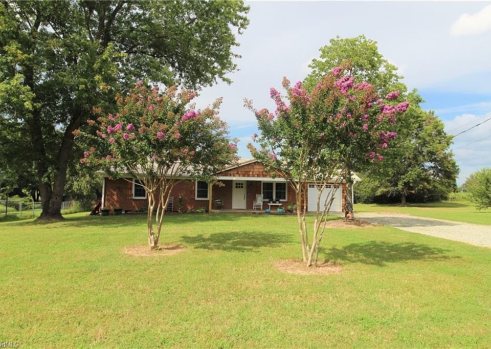 1st image of 290 Beckford Dr