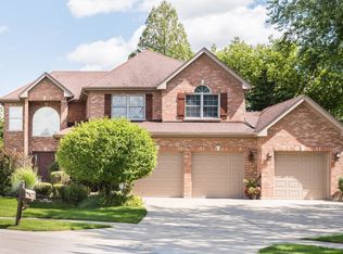 2252 Carlyle Ct, Buffalo Grove, IL