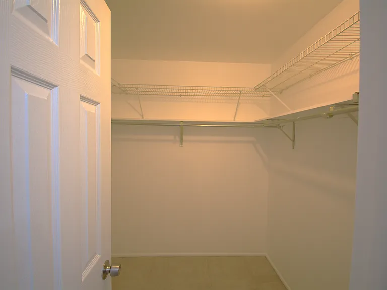 607 Eastview Ct #Z2 — Photo 8