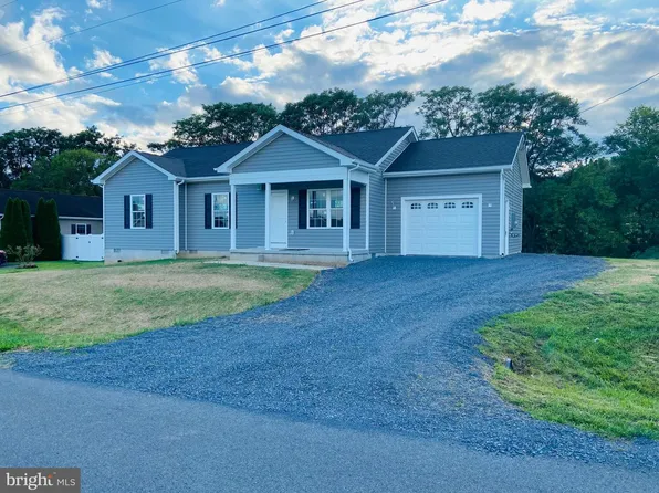 578 Wendover Dr, Bunker Hill, WV 25413