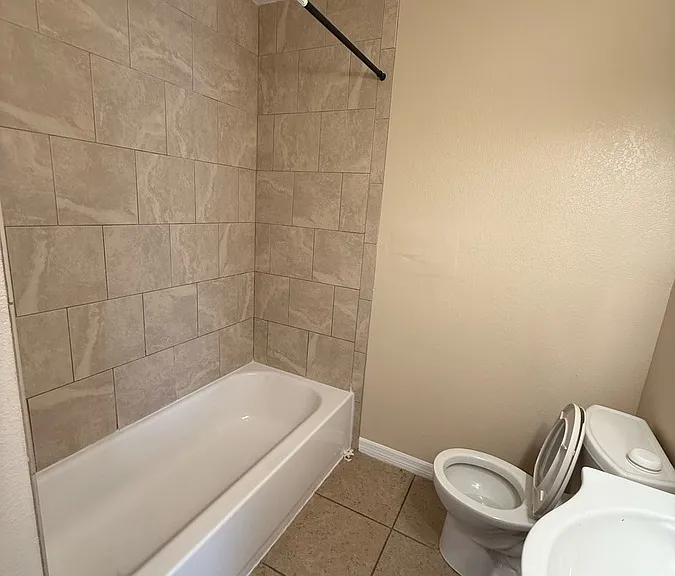1143 Highland St N #2 — Photo 11