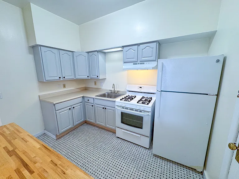 1539 Encinal Ave #7 — Photo 8