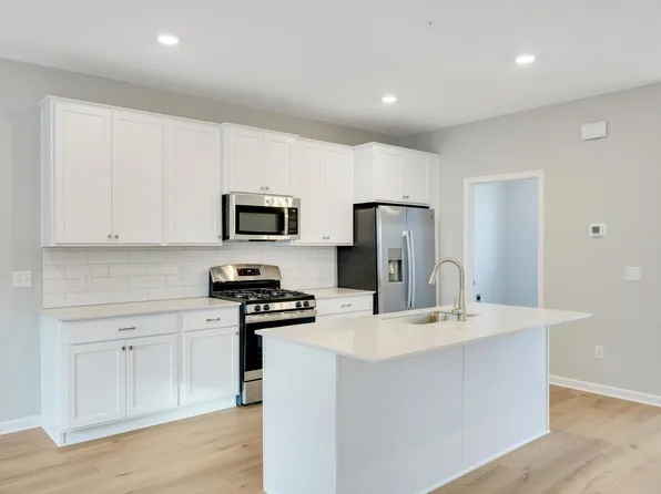 1569 Tompkins Ln, West Saint Paul, MN 55118