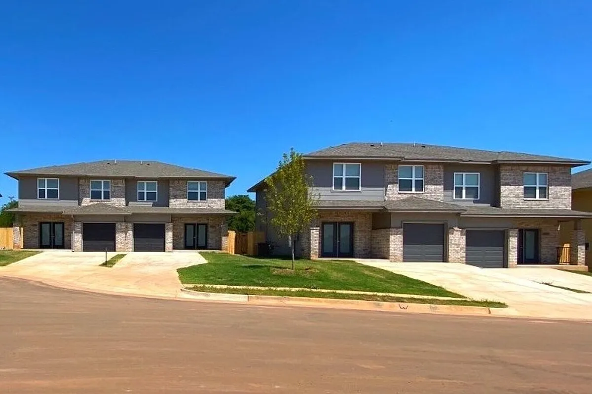 Building Photo - 13500 Bluejacket Dr #13500