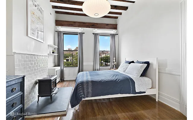 Sold by Douglas Elliman | media 21