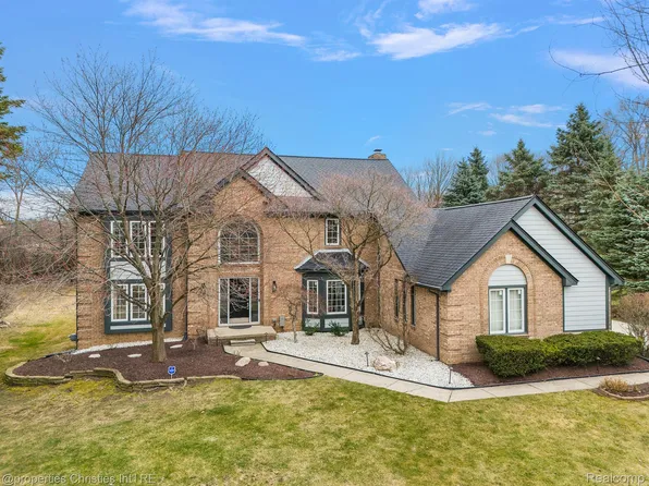 4950 Flower Hill Dr, Troy, MI 48098
