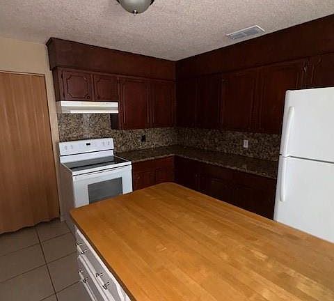 5th image of 1128 N Los Ebanos Rd