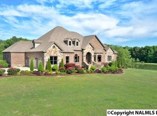 900 Nesmith St SW, Hartselle, AL 35640