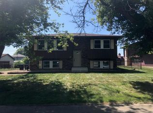 416 Briarwood Ln, Hobart, IN 46342