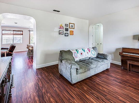 5th image of 2131 Lindenmeir Dr