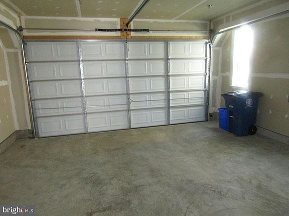 3rd image of 16211 Coolidge Ave