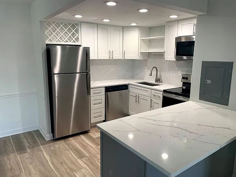 Royal Grove Apartments — Photo 30