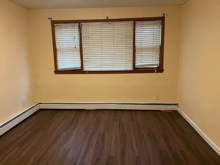 36 Humphrey Ave — Photo 3