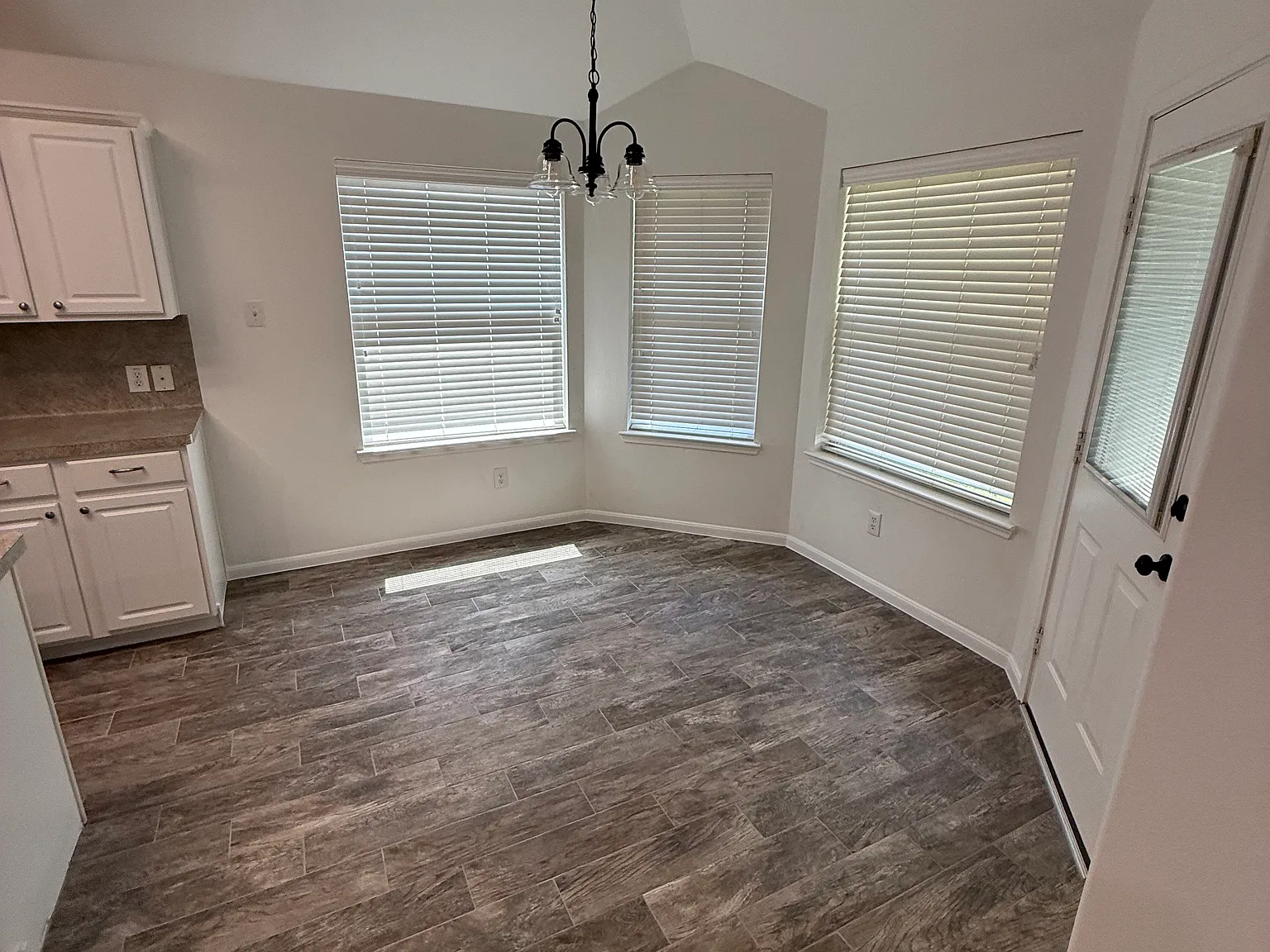 3 bed, 2038 sqft, $2,350 — Photo 3