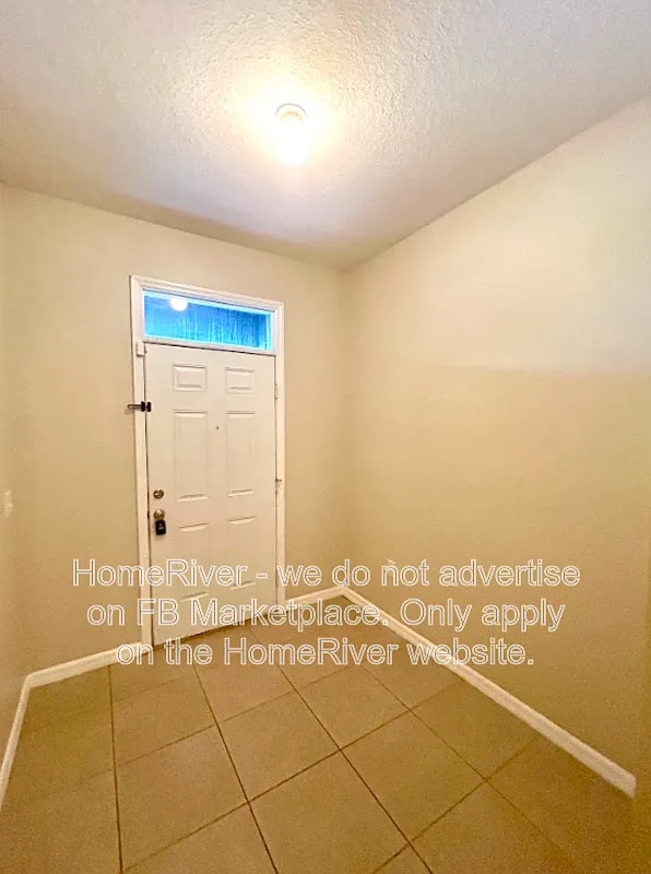 3 bed, 3.0 bath, 1722 sqft, $2,095 — Photo 2