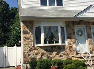 70 Tanglewood Dr, Staten Island, NY 10308