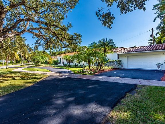 3rd image of 650 University Dr