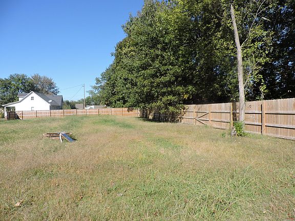 5th image of 105 Hancock Ln