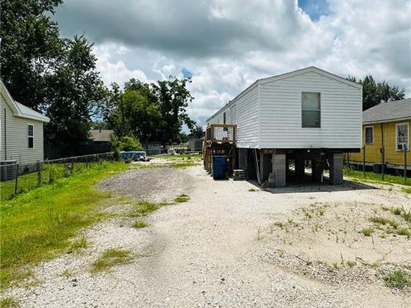 122 Early St