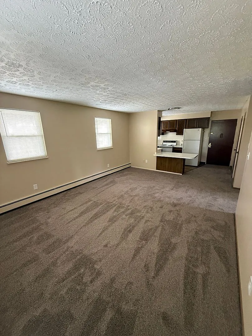 Building Photo - 355 Meadowbrook
