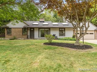 1809 Oakleigh Rd NW, Grand Rapids, MI 49504