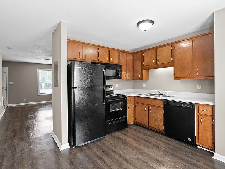 504 Patriot Park Ct — Photo 9