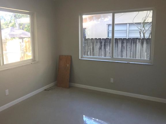 3rd image of 1157 NE 113th St
