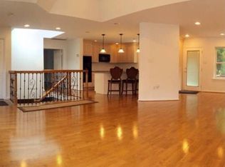 702 Edgewood Rd, King Of Prussia, PA 19406