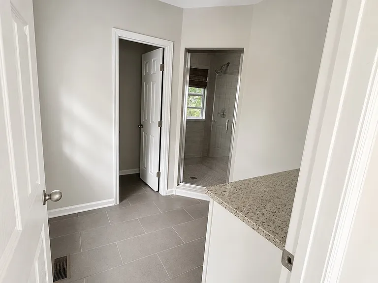 518 E Trinity Ln — Photo 13