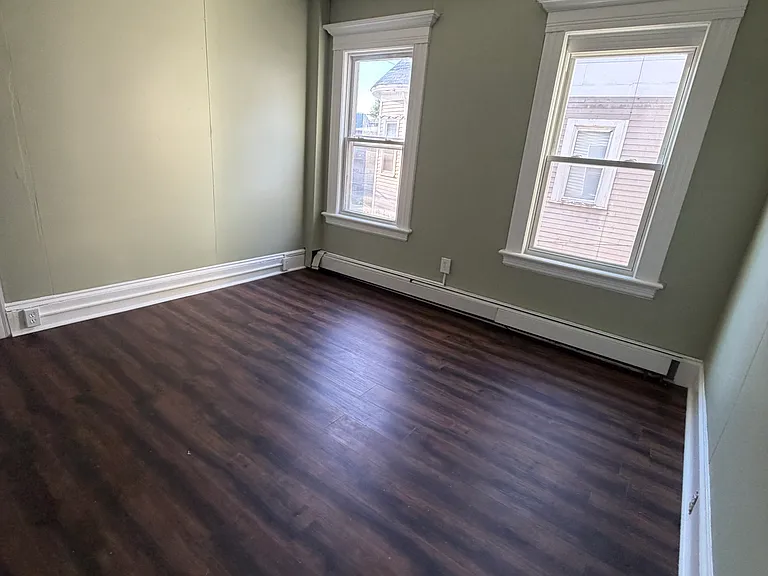 98 Glen St #2 — Photo 13