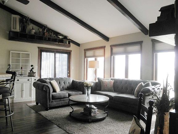 5th image of 14 Fleetwood Dr
