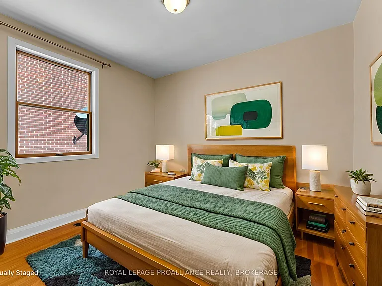 524 College St — Photo 18