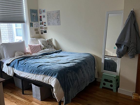 3rd image of 218 Hanover St #5