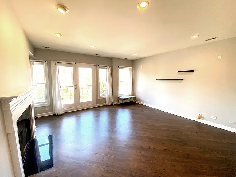 2627 W Belmont Ave #2 — Photo 3