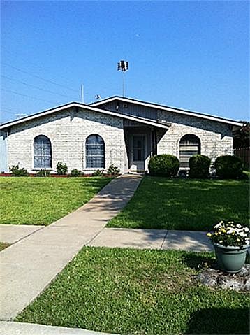 1st image of 1526 Paris Dr