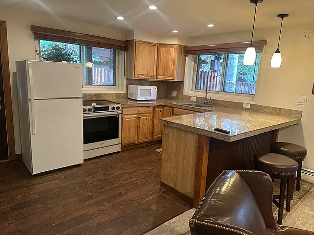2 bed, 950 sqft, $2,950 — Photo 2