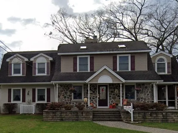 60 Colonial Rd, Midland Park, NJ 07432