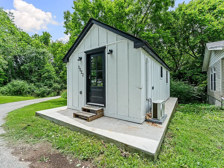 1524 Little Flock Dr — Photo 2