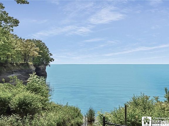 4th image of 302 Edgewater Dr