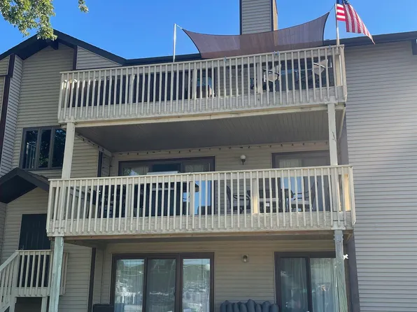 120 Clark Rd Unit A-19, Clear Lake, IA 50428