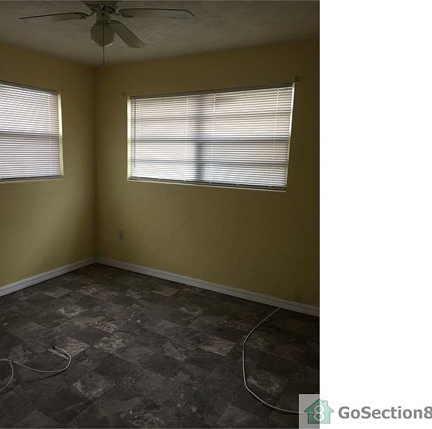 2nd image of 955 Palm Beach Rd #3