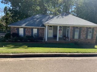 201 Elms Ct, Vicksburg, MS 39180