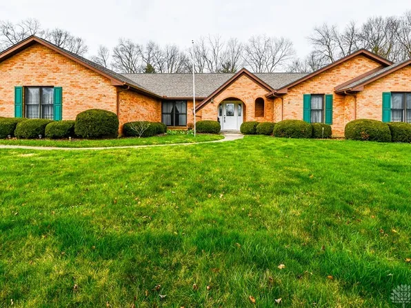 3051 King James Dr, Dayton, OH 45432